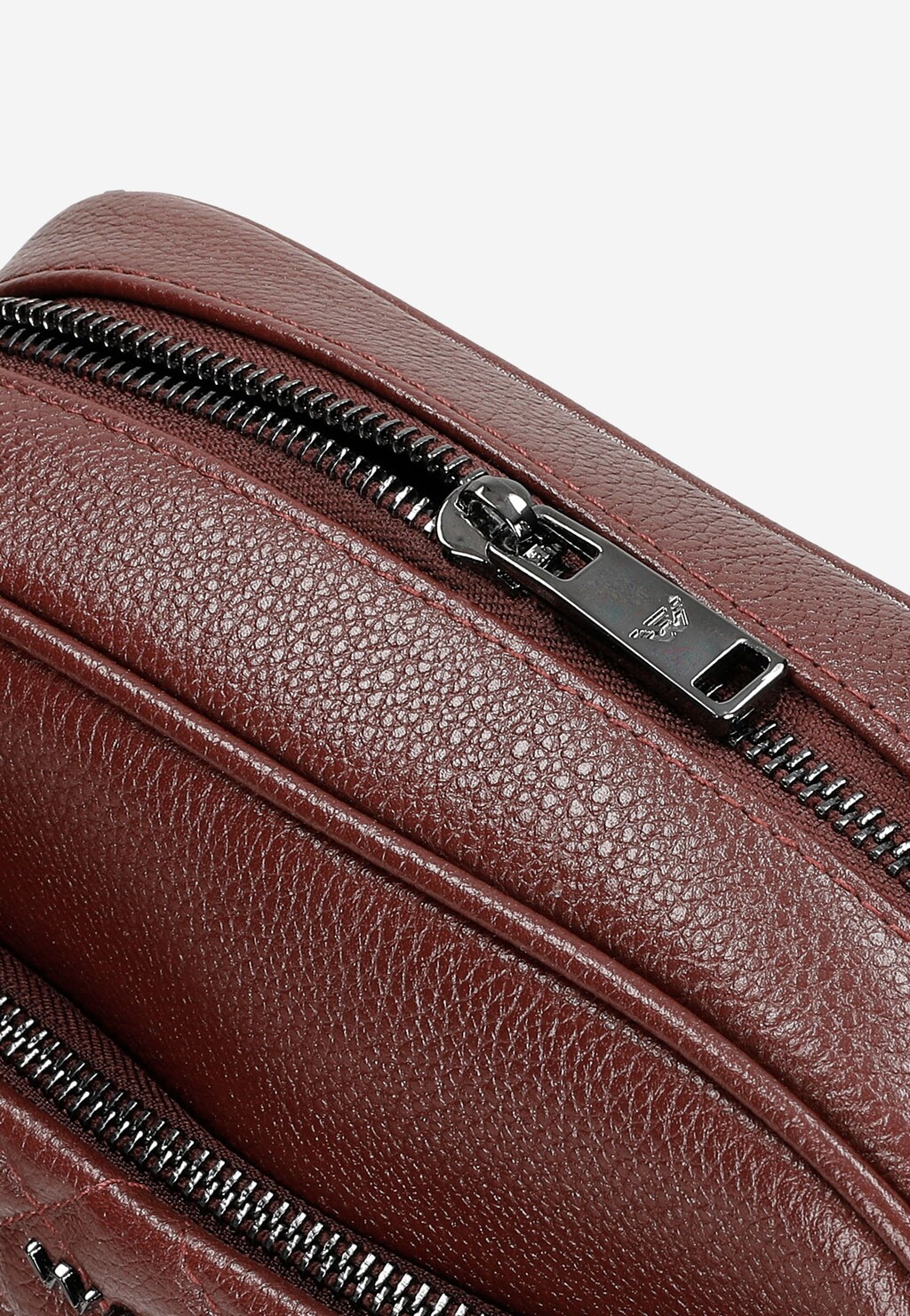 Bordowa mała torebka damska z pikowaniem na kieszonce 80232-55 Widok 6