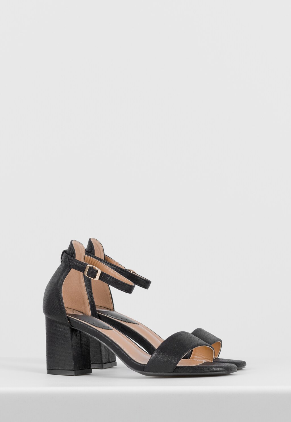 Elegantní sandály na podpatku v černém provedení WJS74050-11 Widok 3
