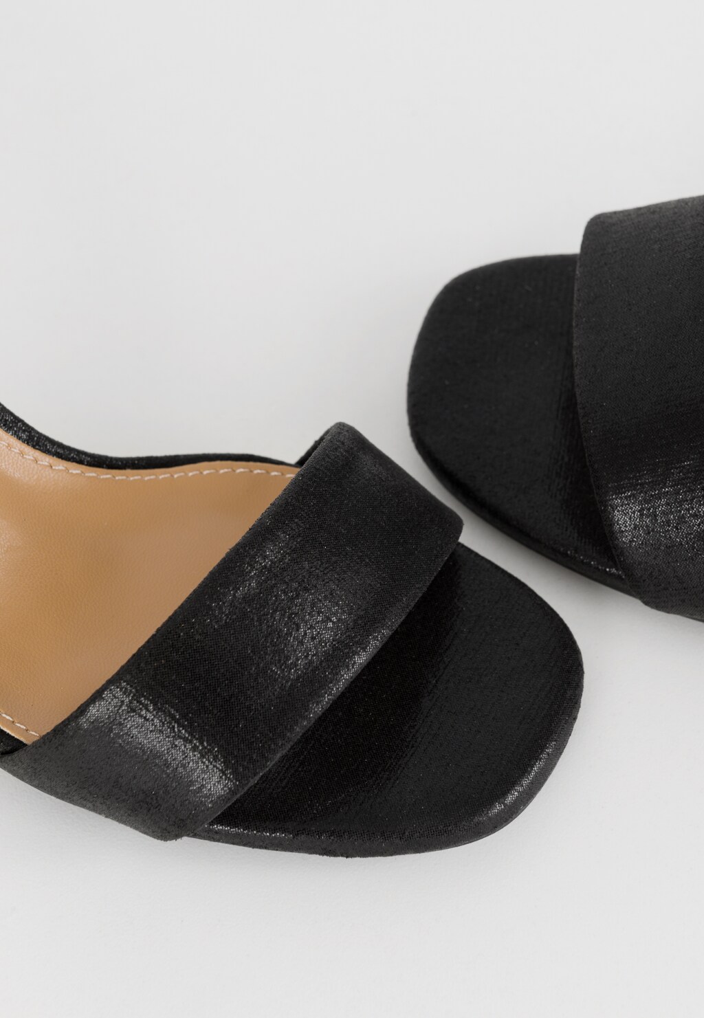 Elegantní sandály na podpatku v černém provedení WJS74050-11 Widok 4