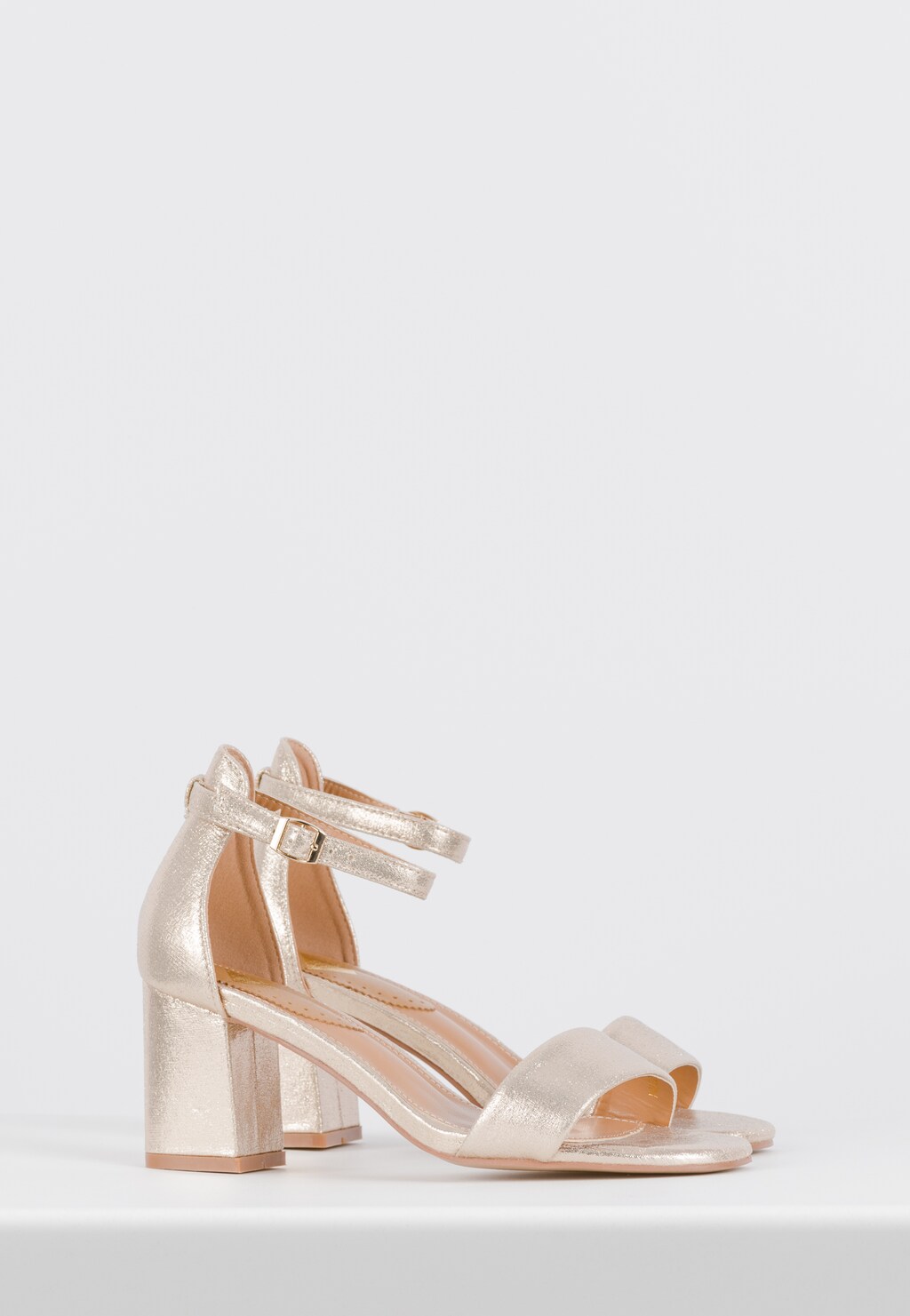 Párty sandále na podpätku v žiarivej zlatej farbe WJS74050-18 Widok 2