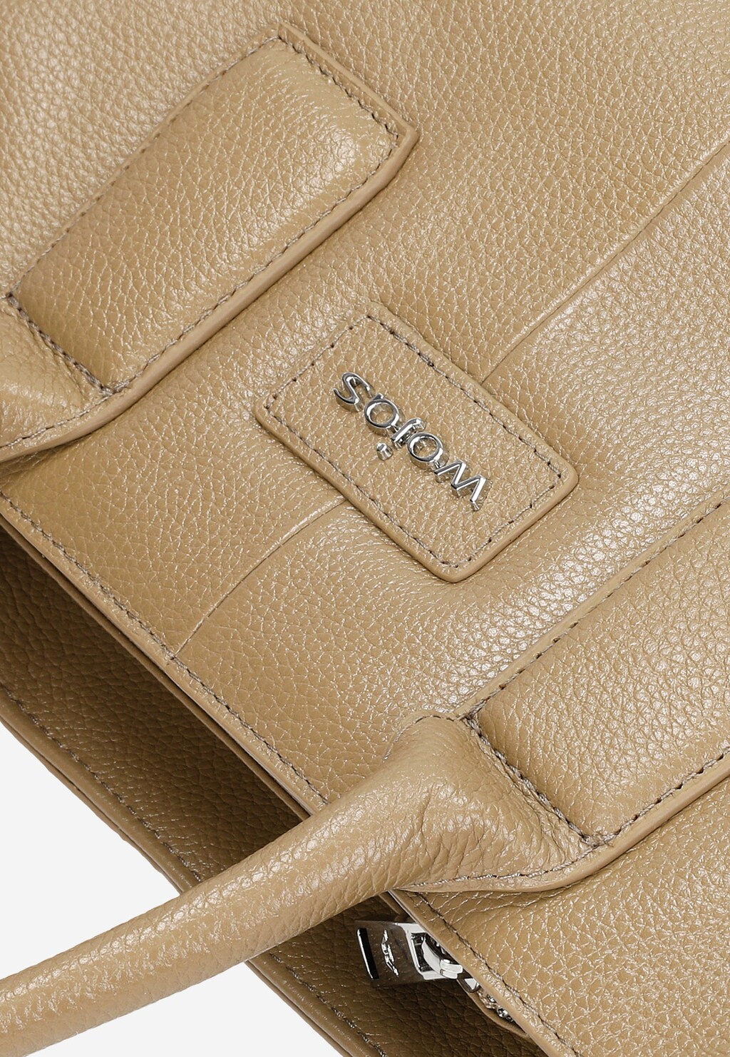 Beżowa torebka damska Wojas model 80236-54 z teksturowanej skóry, z widocznym metalowym logo marki na przedniej kieszeni oraz długimi rączkami do noszenia.