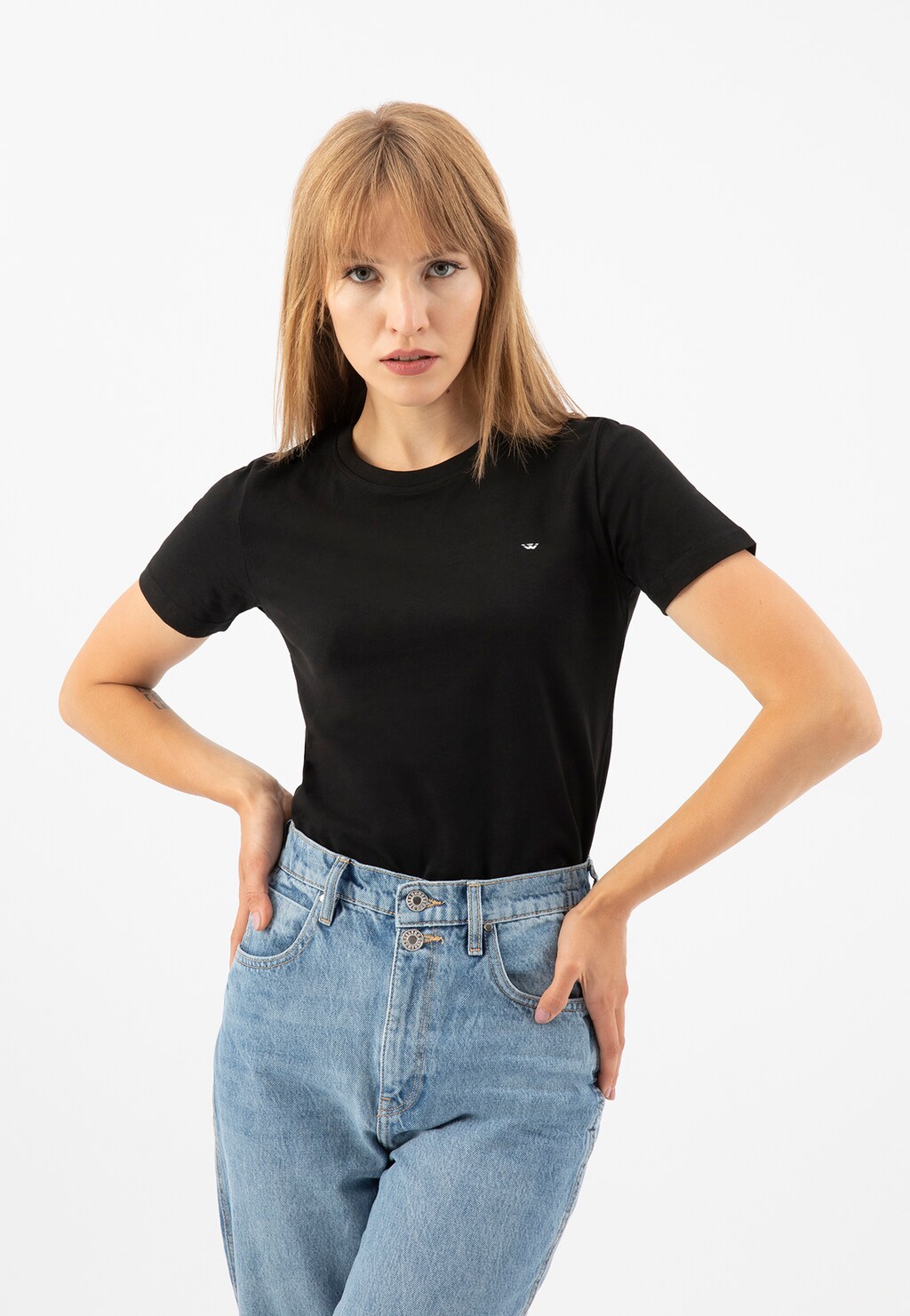 Czarna koszulka damska z bawełny ze srebrnym logo 98013-81 Widok 2