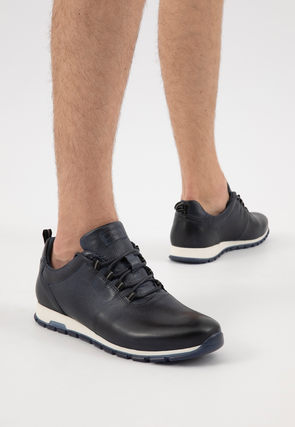 Tmavomodré pánske tenisky s ozdobným reliéfom 10039-56 Widok 8