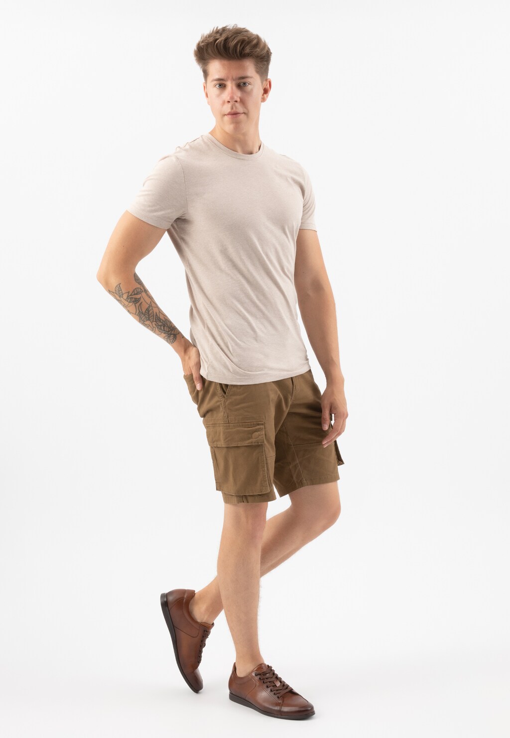 Brązowe klasyczne sneakersy męskie  10052-52 Widok 1