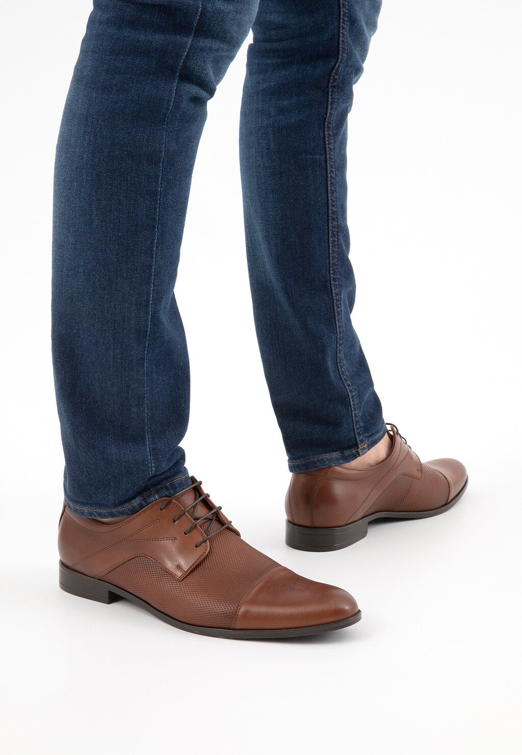 Brązowe eleganckie półbuty męskie w stylu formal 10106-52 Widok 9