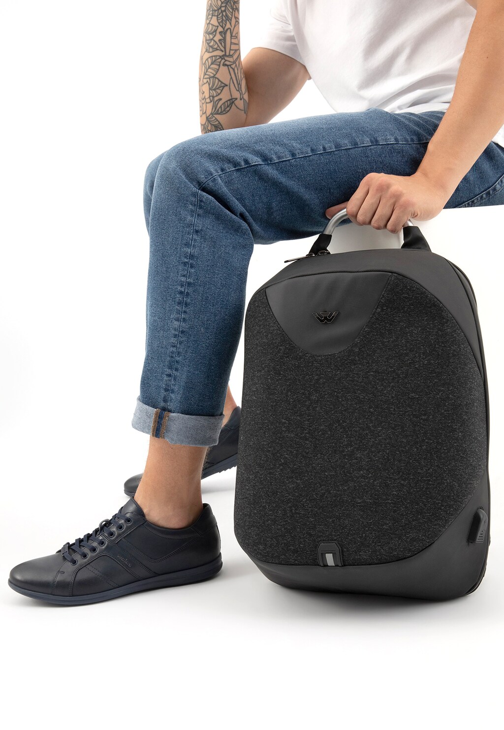 Czarny plecak miejski na laptopa 15,6 cali z gniazdem USB i wmontowanym kablem 80213-11 Widok 10