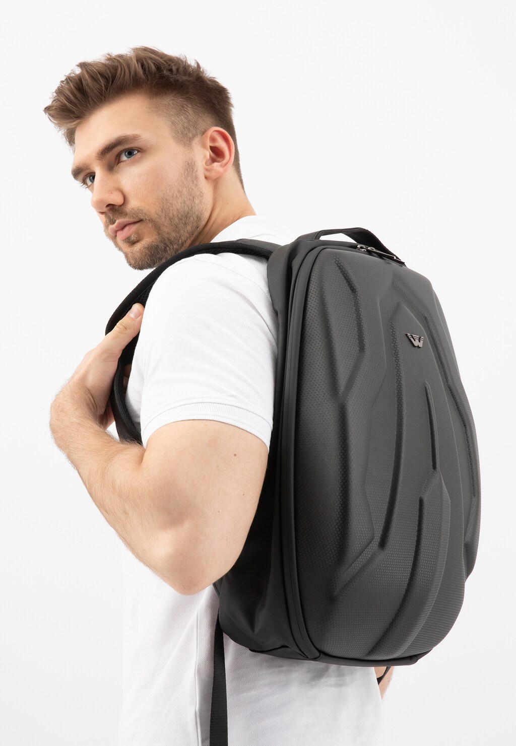 Pojemny czarny plecak z portem USB, wejściem na słuchawki, kieszenią na laptopa 15,6 cali 80214-11 Widok 1