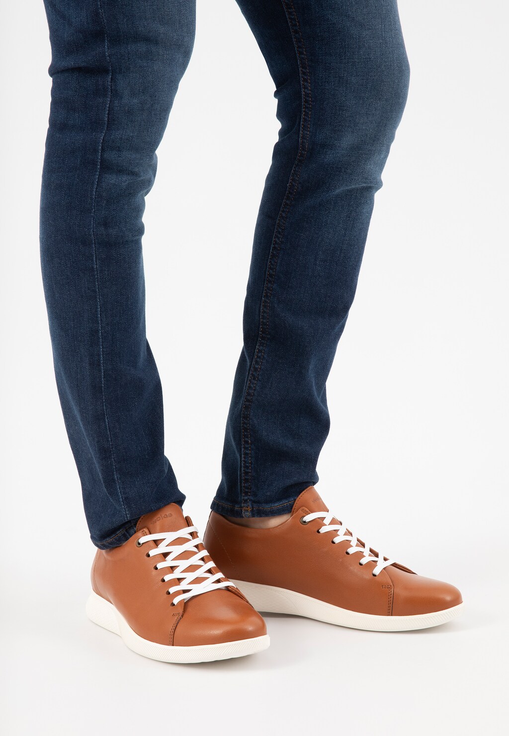 Jasnobrązowe trampki męskie z białymi sznurówkami 10028-53 Widok 9