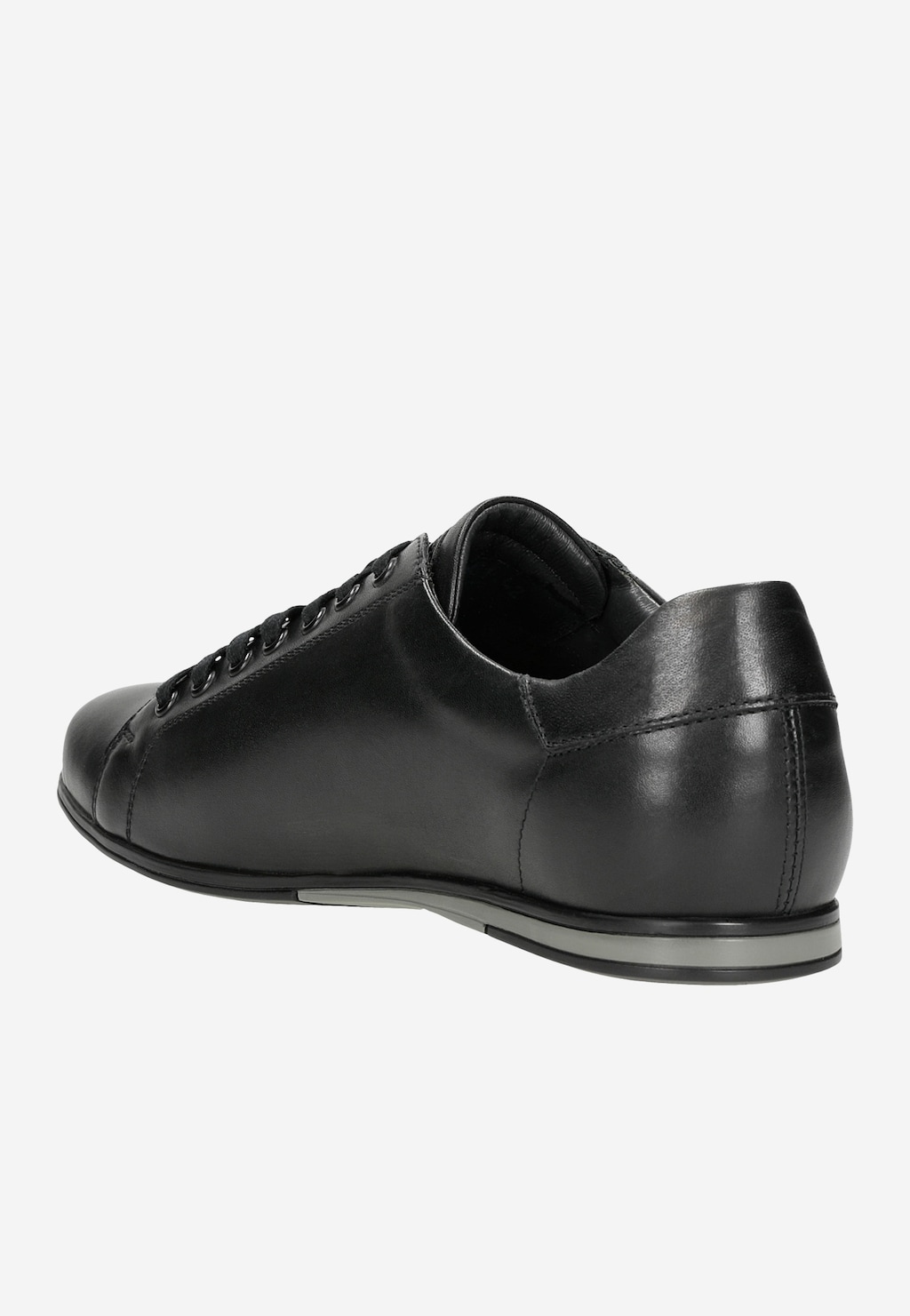 Czarne minimalistyczne sneakersy męskie Wojas model 8071-51 z gładkiej skóry, ukazane z tyłu, z charakterystyczną jasną podeszwą i klasycznym sznurowaniem.