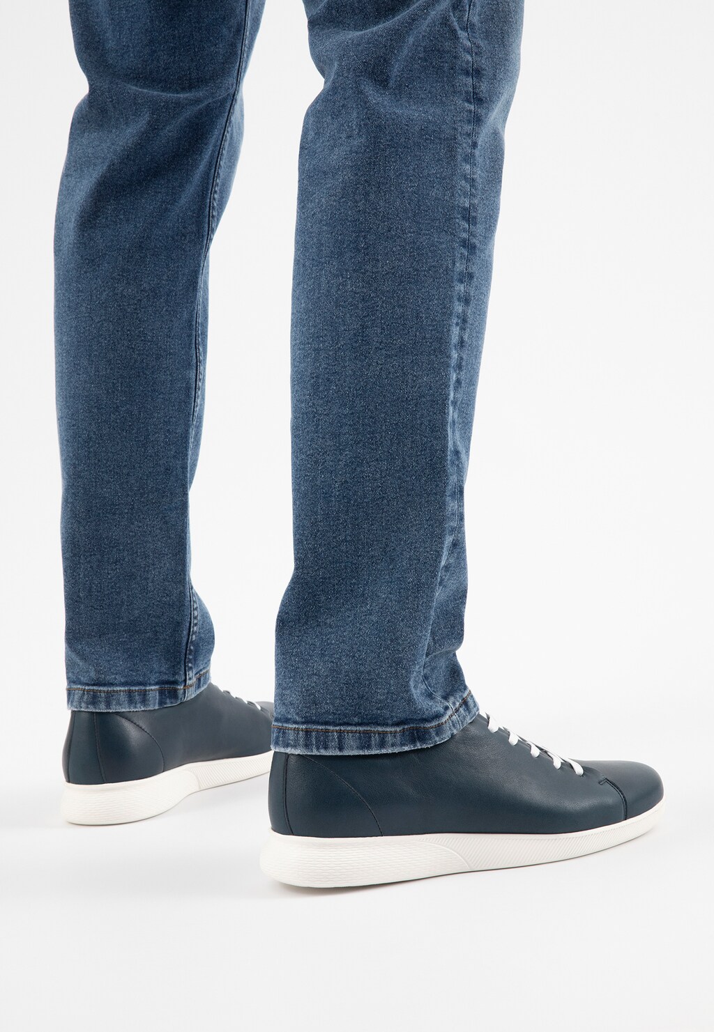 Granatowe trampki męskie ze skóry licowej 10028-56 Widok 8