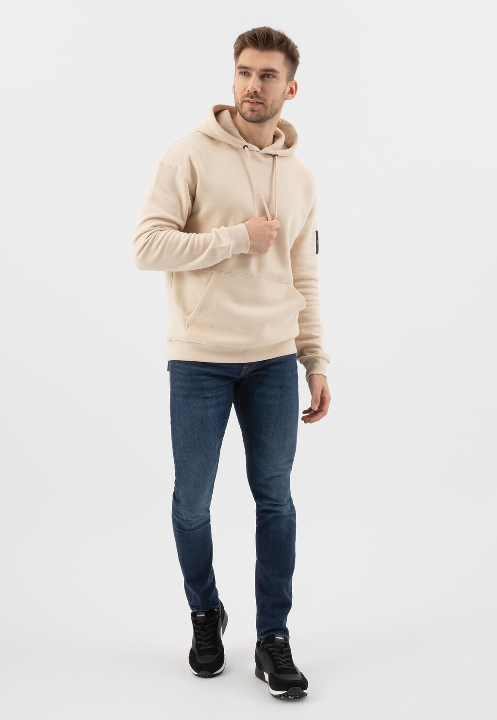 Czarne designerskie sneakersy męskie z logo 10087-71 Widok 1