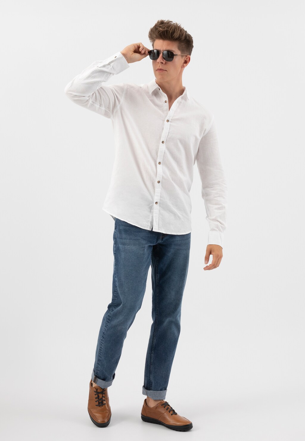 Jasnobrązowe sneakersy męskie z linii comfort 10100-73 Widok 1