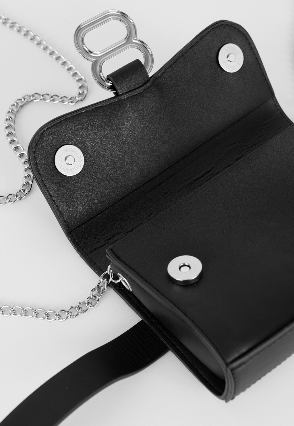 WJS mała czarna saszetka damska ze srebrnym łańcuszkiem WJS93012-51 Widok 3