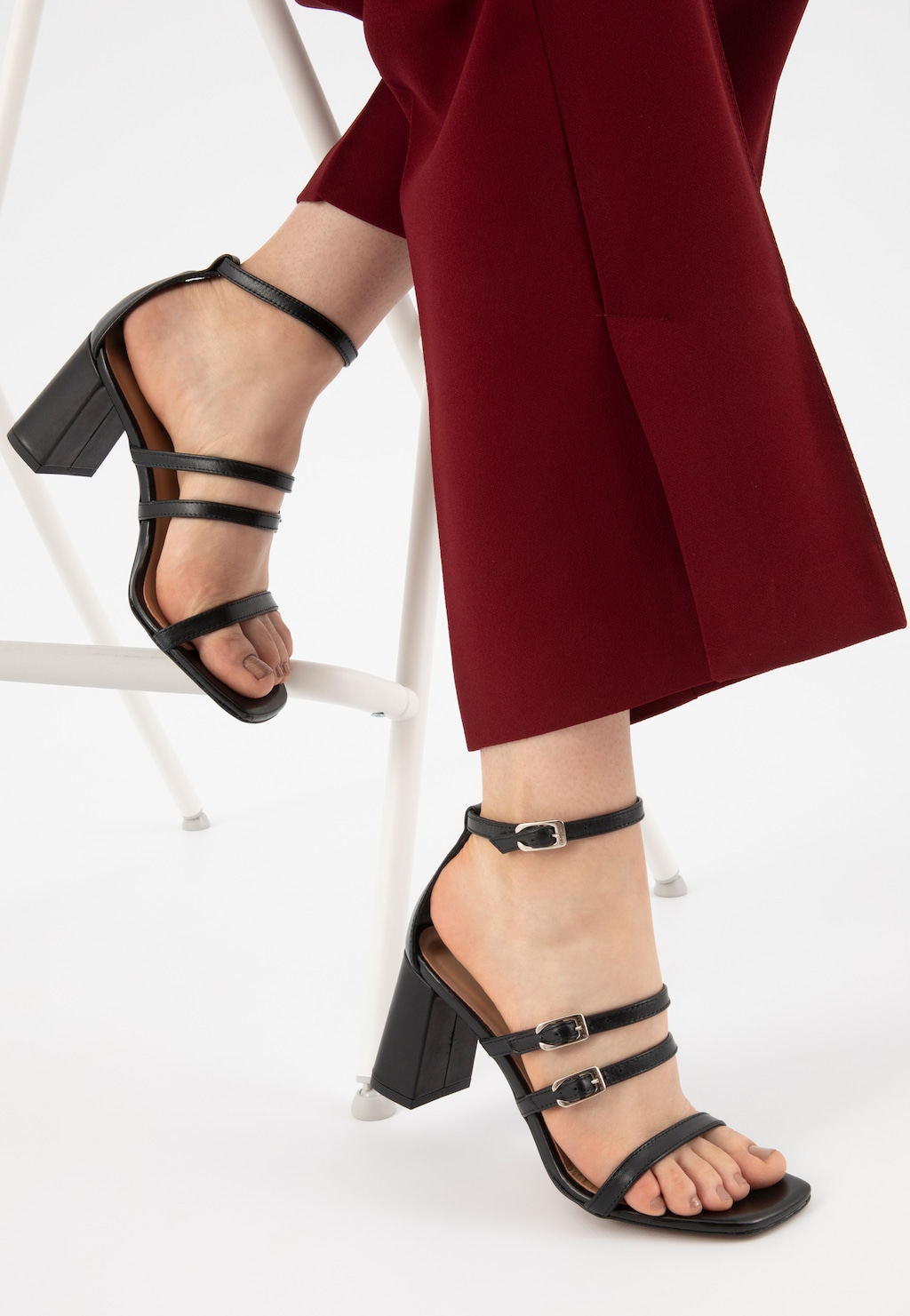 More komplimentov vďaka dámskym sandálom čiernym 76086-51 Widok 7