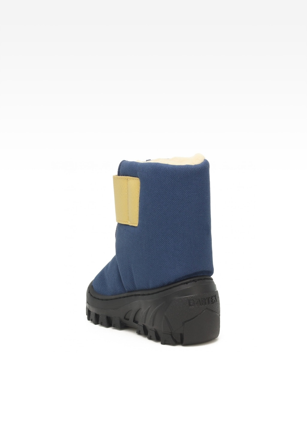 Granatowy śniegowiec dziecięcy Bartek 11479015 dla chłopców z żółtą zapinką na rzep, widok z tyłu ukazujący grubą podeszwę i ocieplenie wewnętrzne.