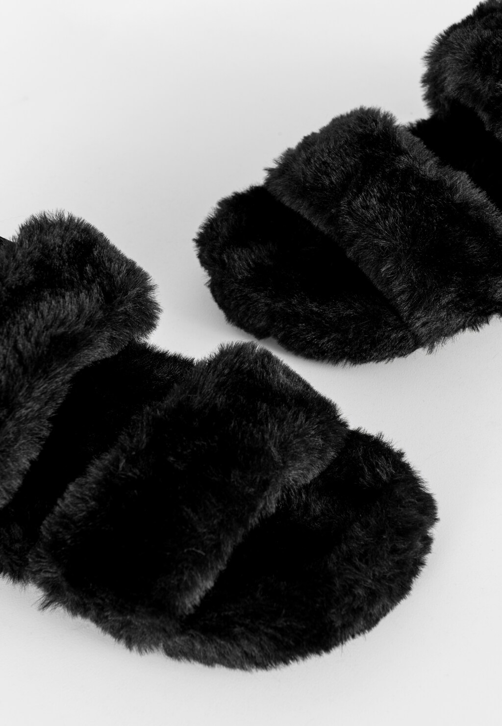 WJS czarne kapcie damskie z gumką na piętę WJS39005-11 Widok 3