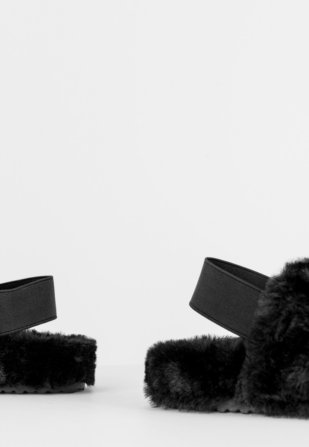 WJS czarne kapcie damskie z gumką na piętę WJS39005-11 Widok 4