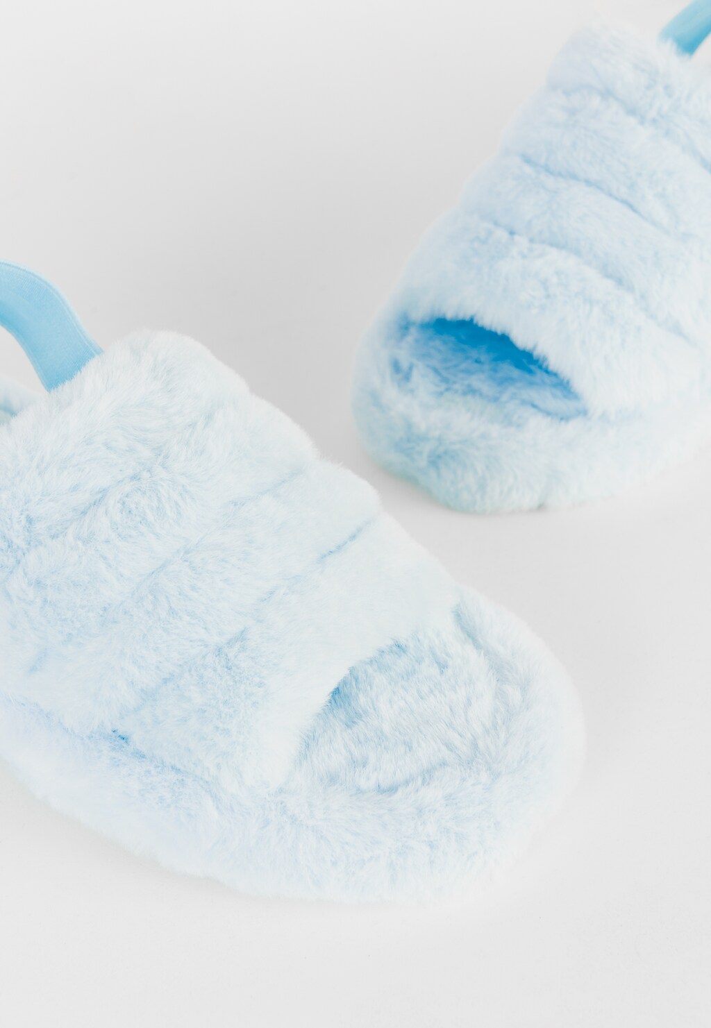WJS niebieskie kapcie ze sztucznego futra z gumką WJS39006-16 Widok 3