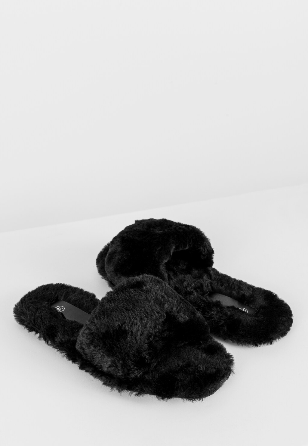 WJS puchate czarne kapcie na płaskiej podeszwie WJS39007-11 Widok 4