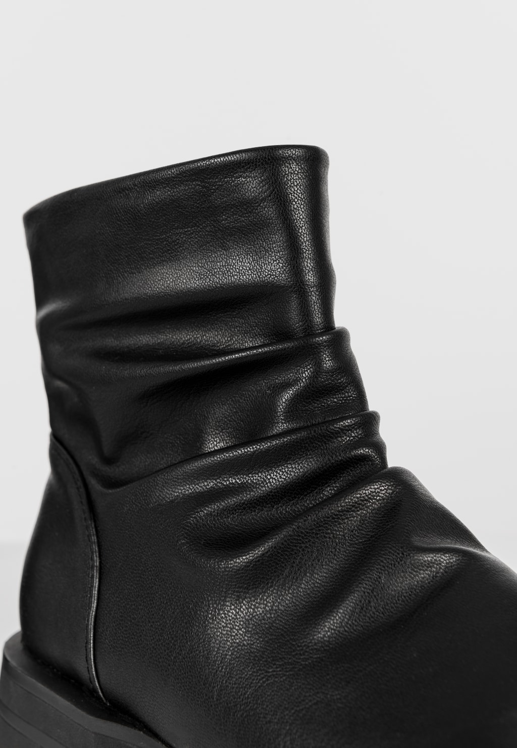 WJS czarne damskie botki z marszczeniami na cholewce WJS46044-51 Widok 5