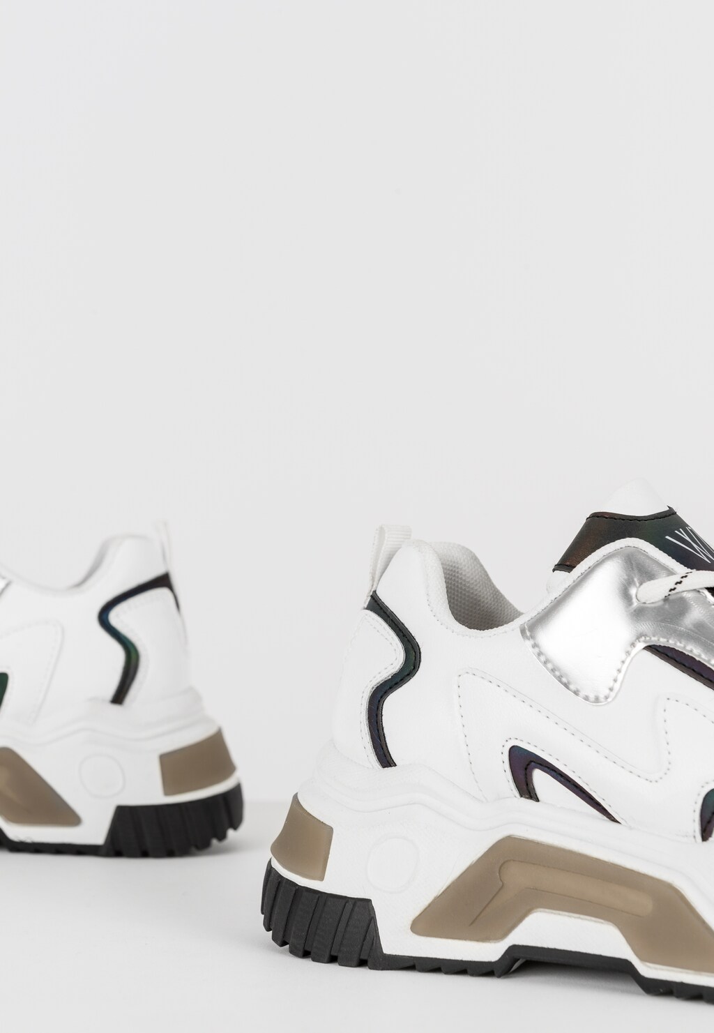 WJS białe sneakersy z kontrastowymi wstawkami WJS64063-79 Widok 4