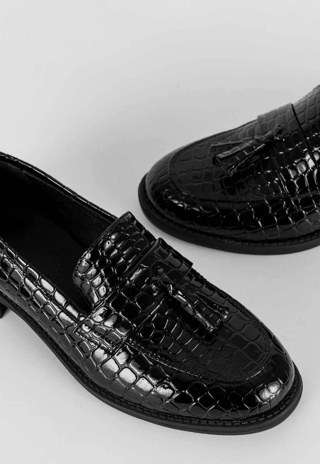 WJS czarne mokasyny damskie z tłoczeniem w skórę krokodyla WJS70006-31 Widok 4