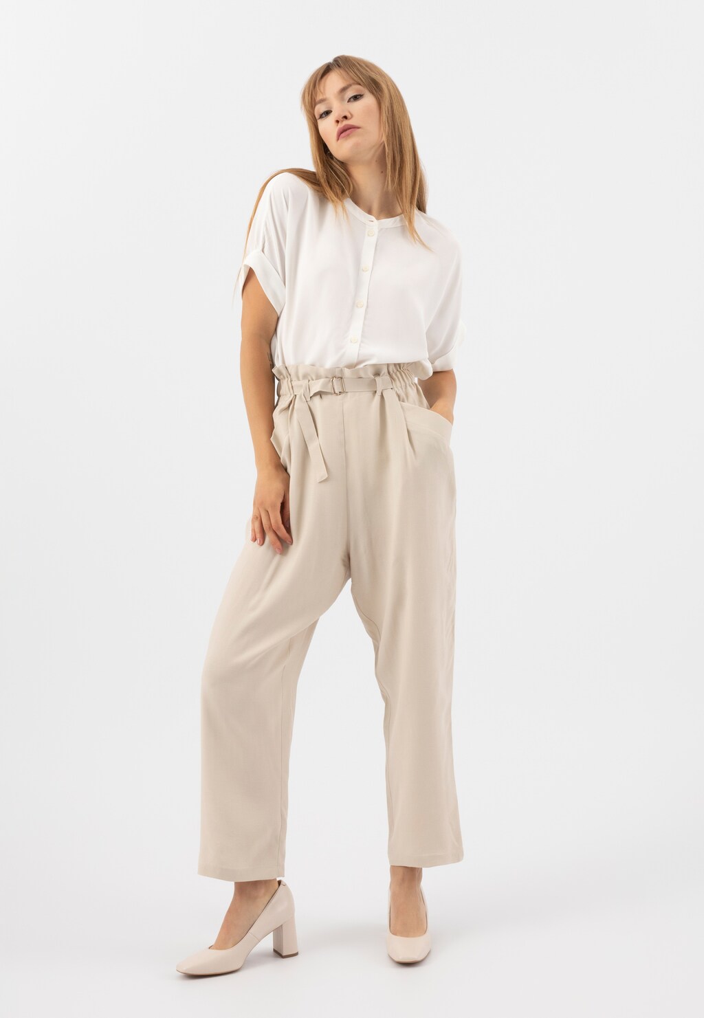 Delikatne czółenka damskie na słupku w kolorze beżowym 35074-54 Widok 7