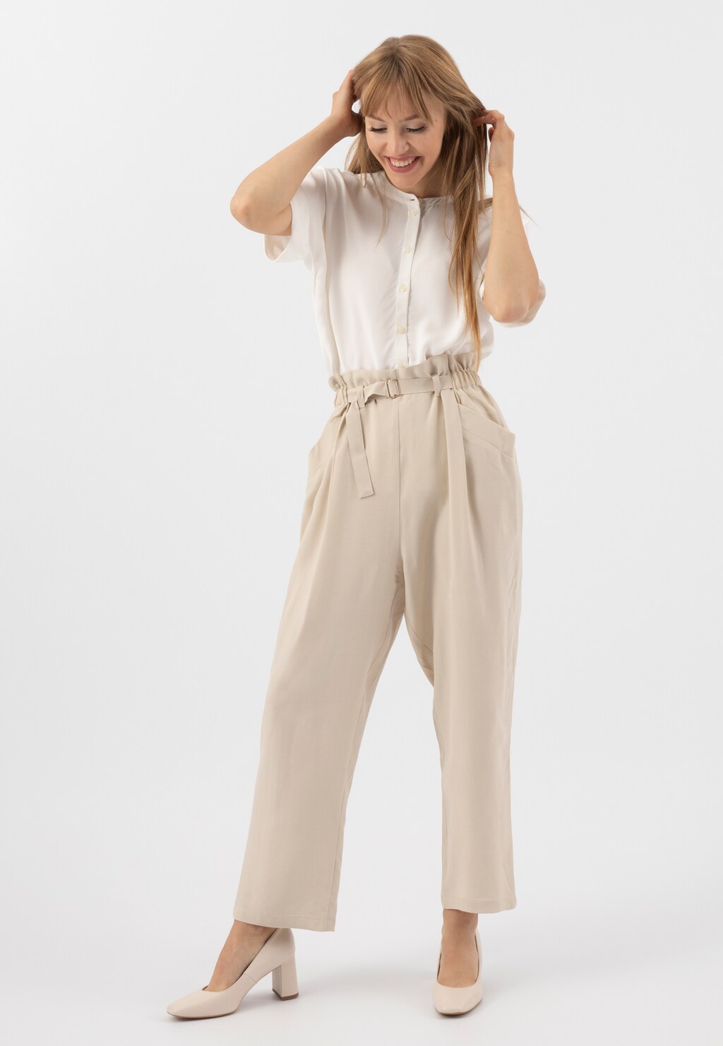 Delikatne czółenka damskie na słupku w kolorze beżowym 35074-54 Widok 8