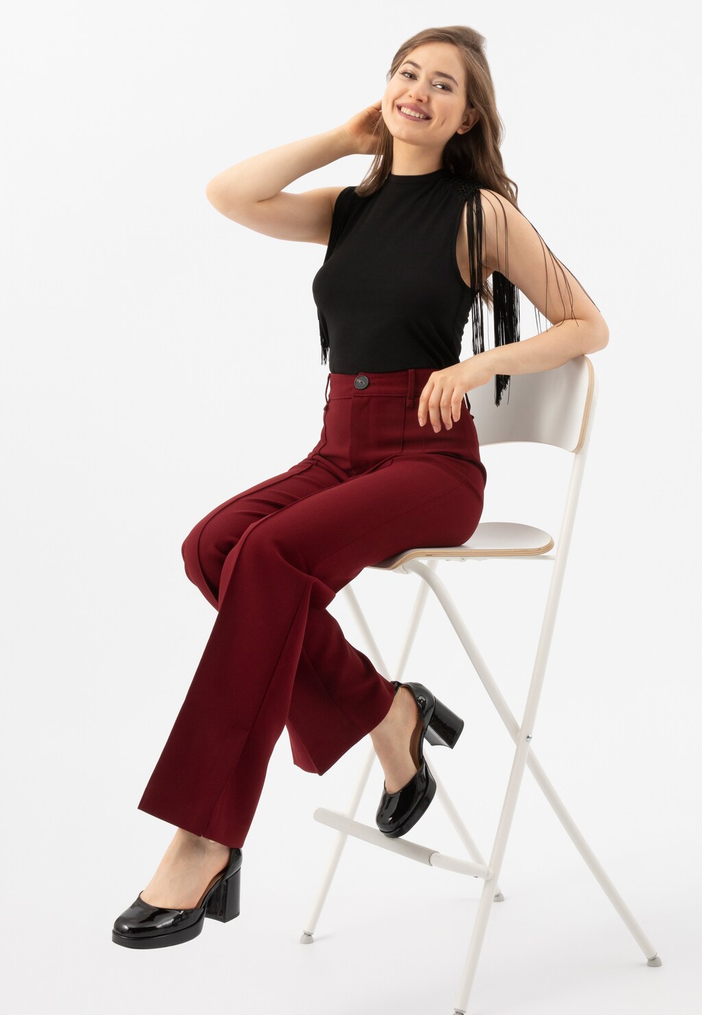 Svieži vánok do outfitu s čiernymi lodičkami s remienkom 35084-31 Widok 7