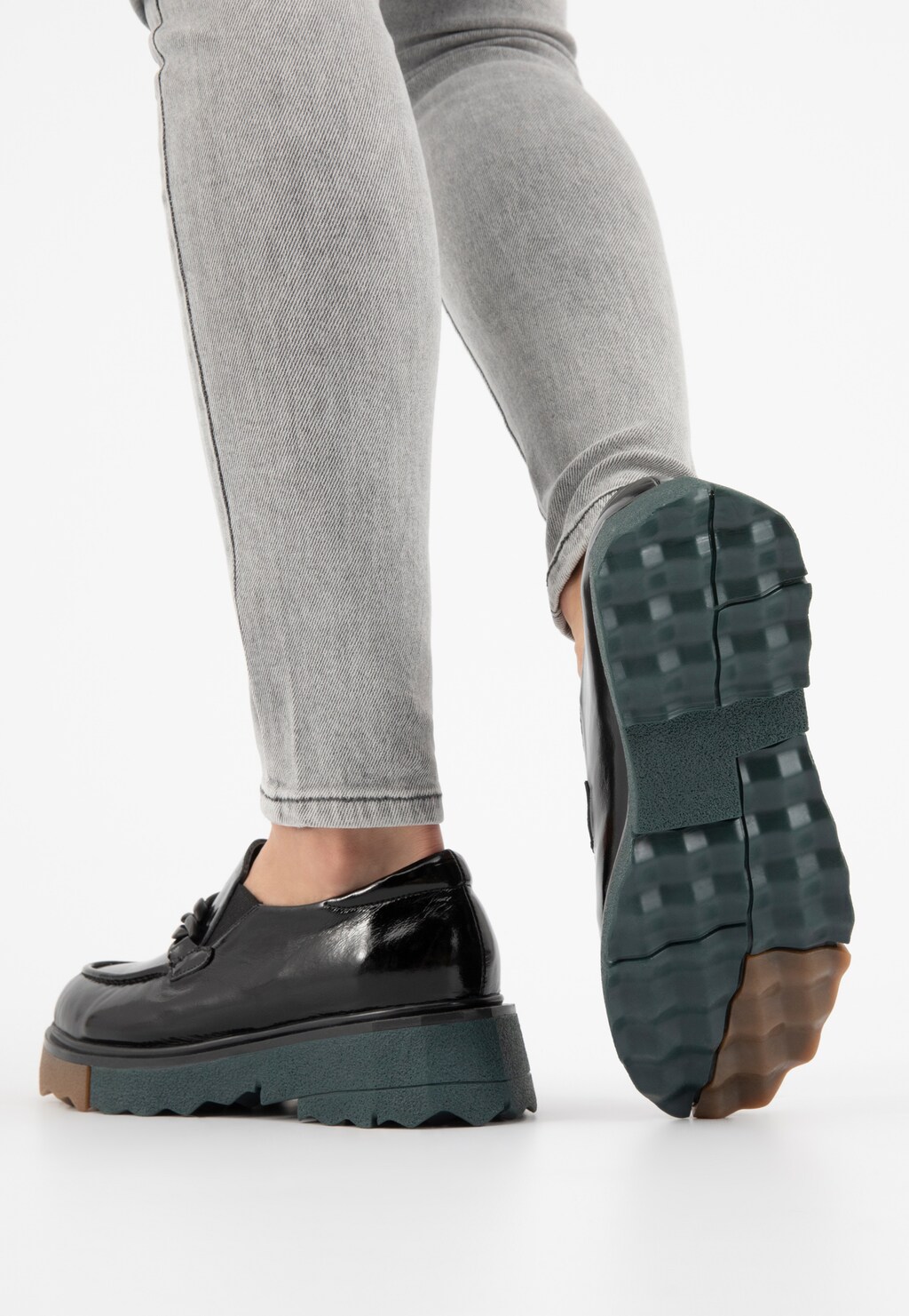 Oryginalne czarne mokasyny damskie z kolorową podeszwą 46177-31 Widok 8