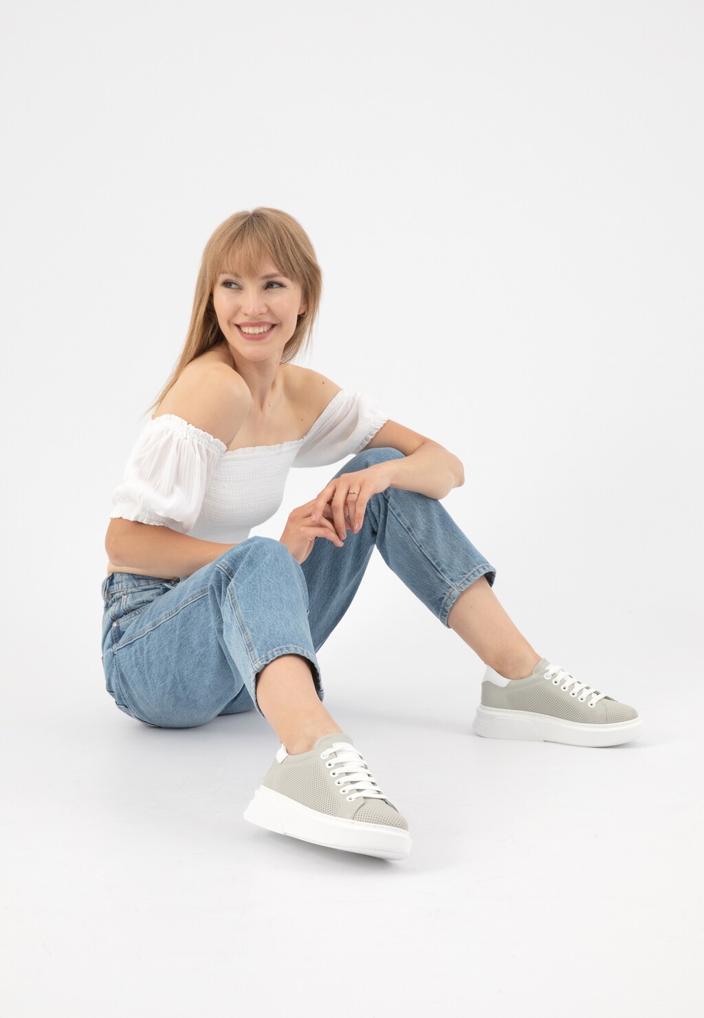 Szare trampki damskie na białej platformie 46180-50 Widok 9