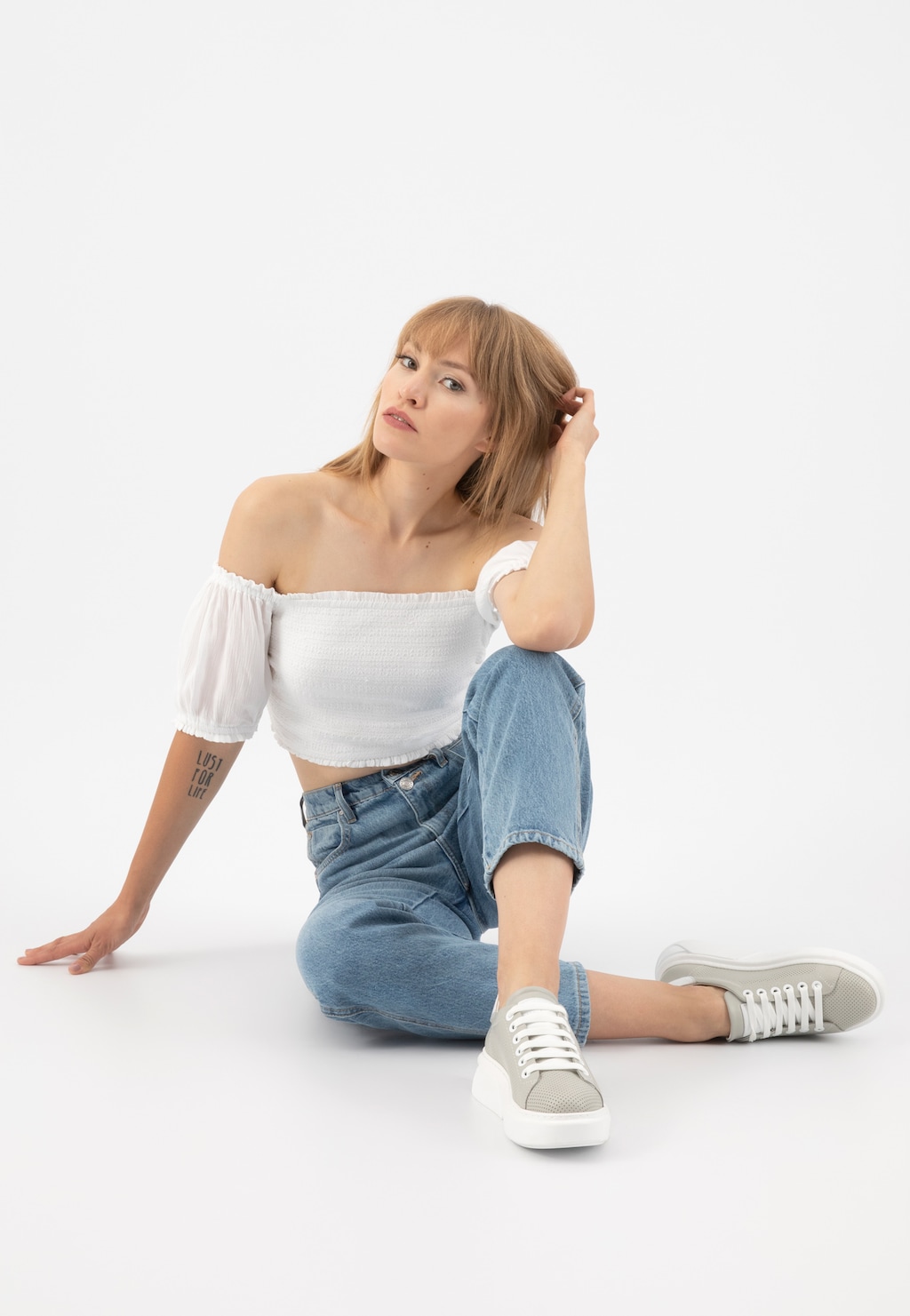 Szare trampki damskie na białej platformie 46180-50 Widok 1