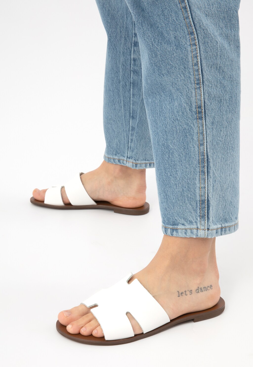 Białe klapki damskie ze skóry licowej 74008-50 Widok 7