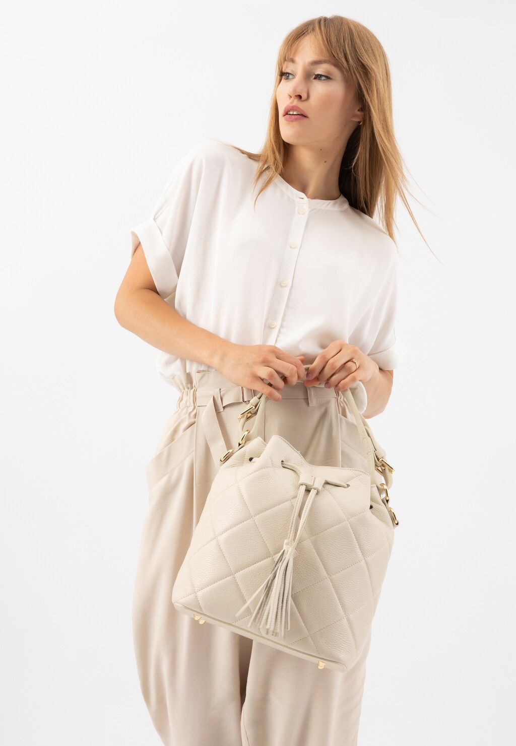 Torebka damska pikowana w kolorze beżowym 80281-54 Widok 9