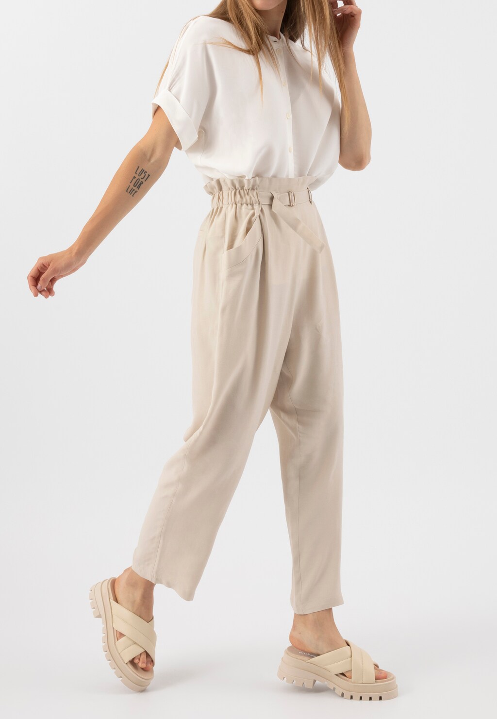 Beżowe masywne klapki damskie ze skóry licowej 74068-54 Widok 1