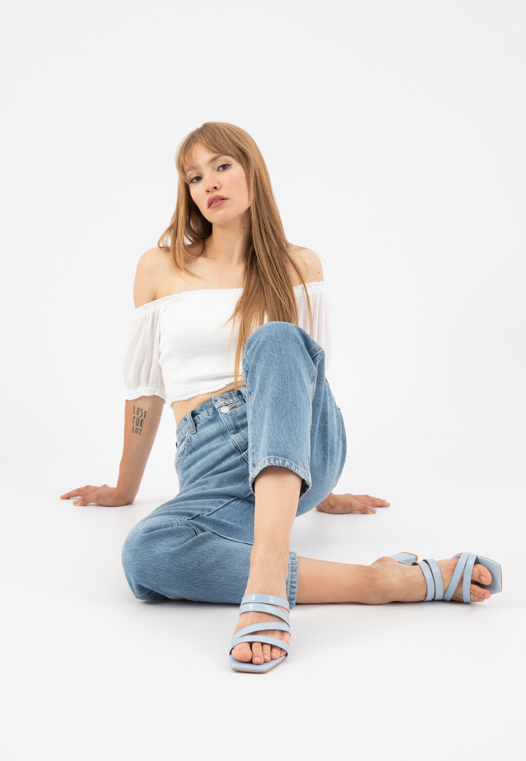 Niebieskie klapki damskie na słupku z kwadratowym noskiem 74071-56 Widok 1