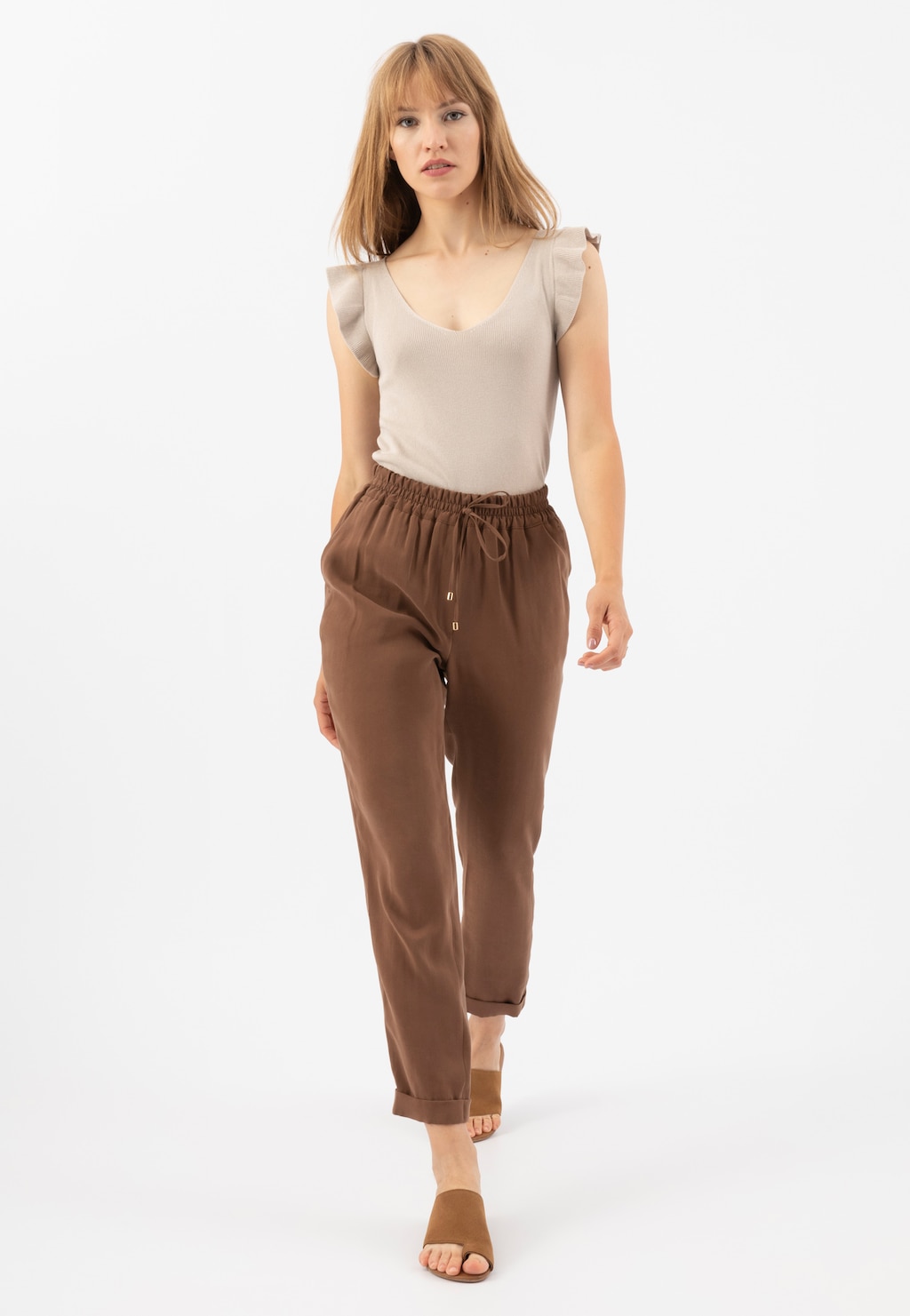 Jasnobrązowe klapki damskie na płaskiej podeszwie 74075-63 Widok 1