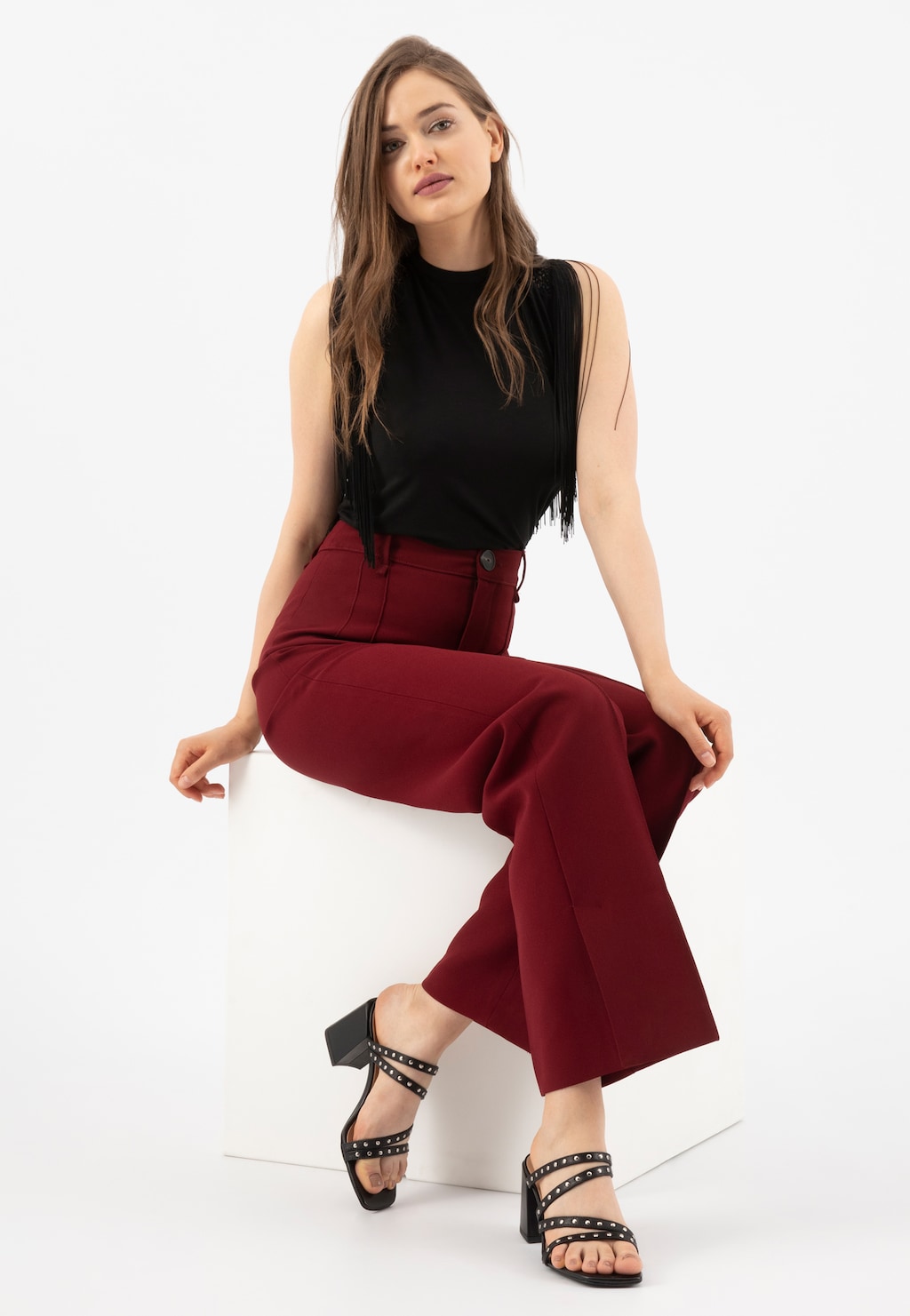 Czarne klapki damskie na obcasie w stylu urban 74080-51 Widok 1