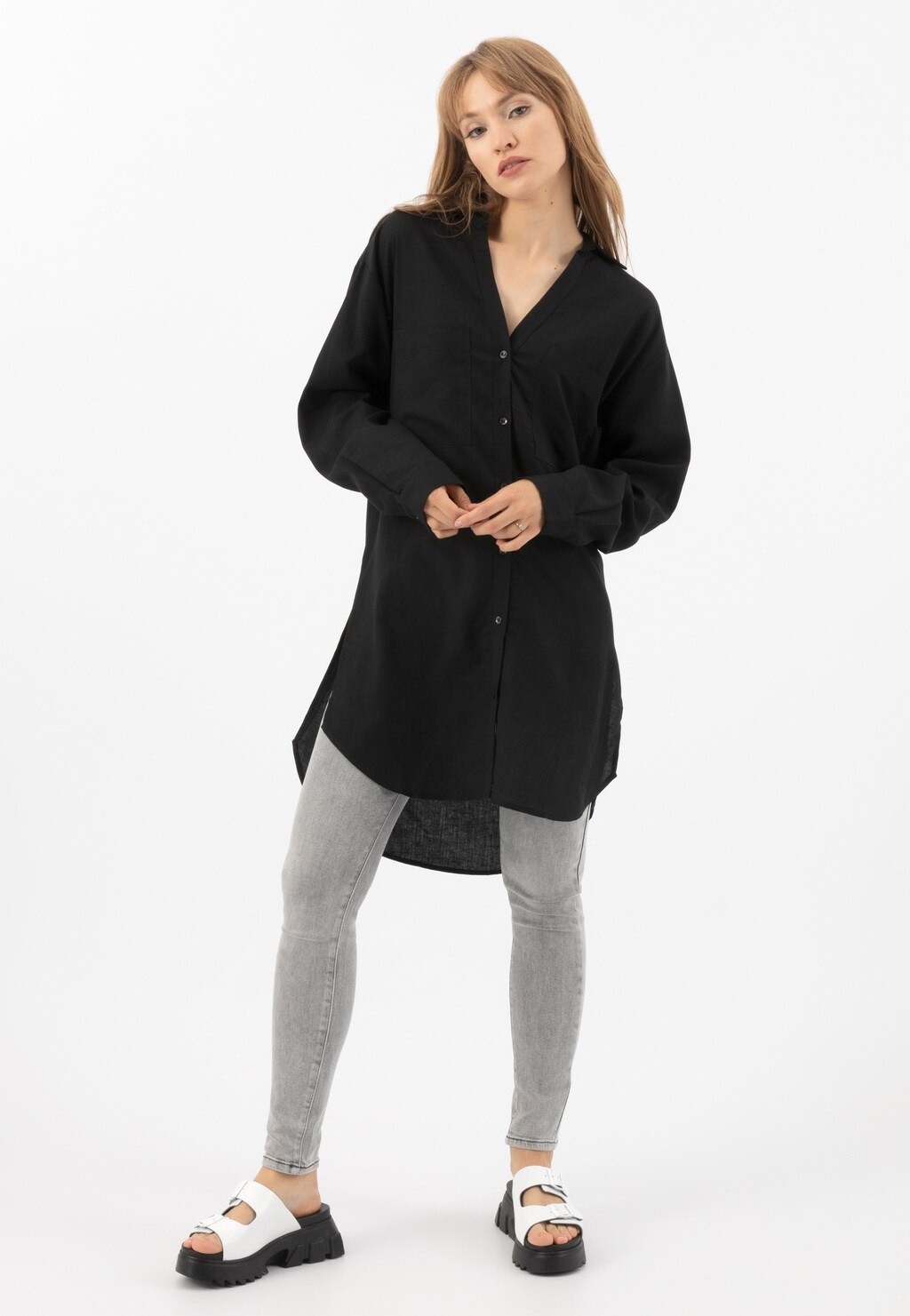 Extravagantné – aj to sú biele kožené šľapky dámske 74087-59 Widok 7