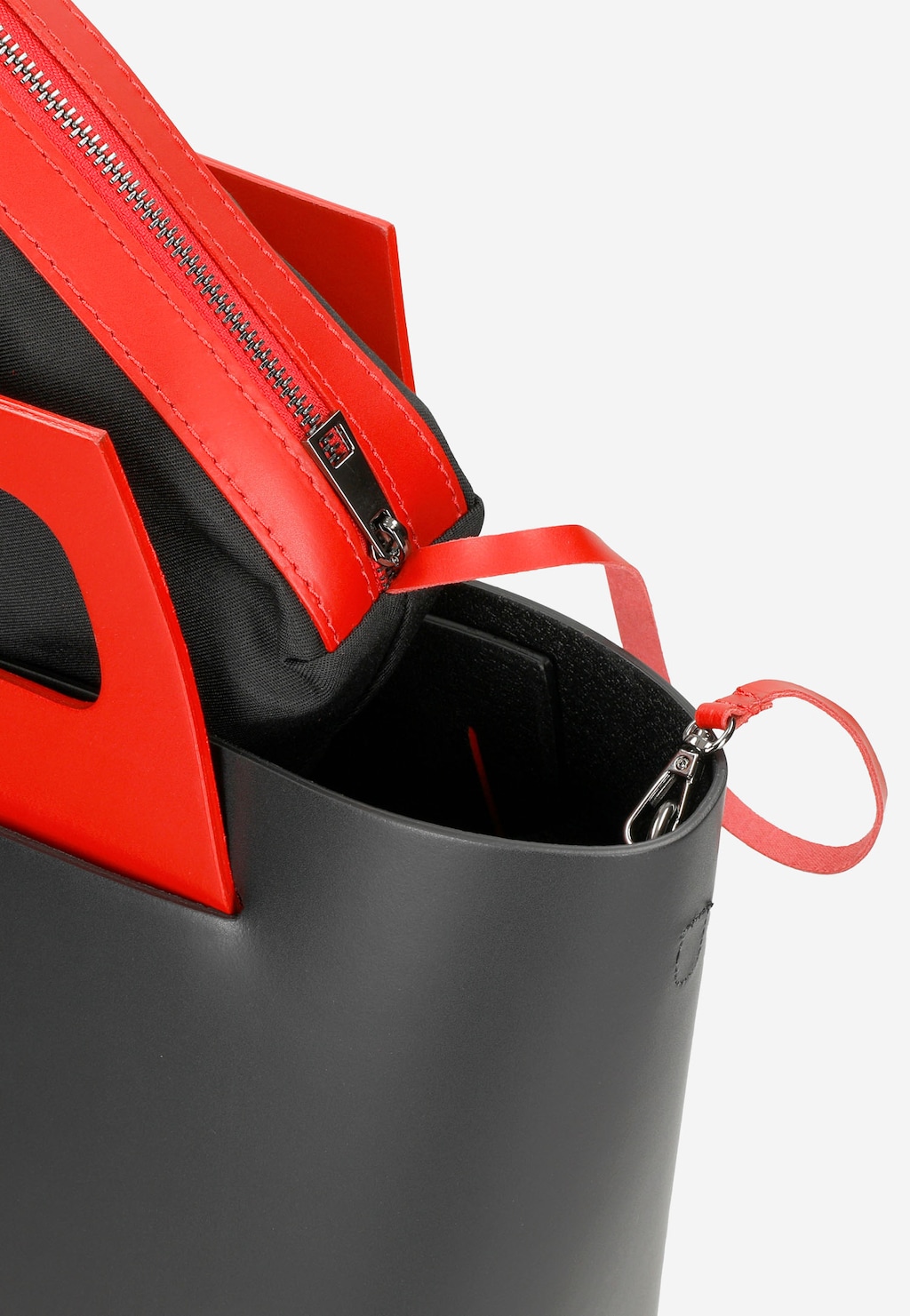 Czarna designerska torebka kuferek z czerwonymi elementami 80322-51 Widok 7