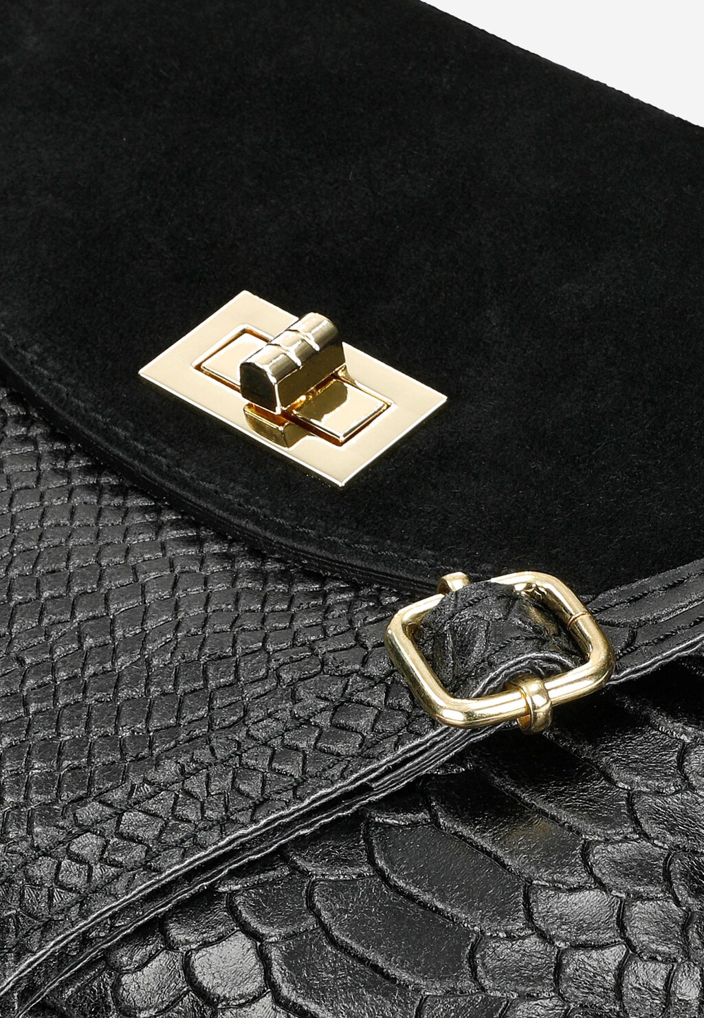 Elegancka czarna torebka damska Wojas 80157-71 z teksturą skóry krokodyla, widoczne złote zapięcie i klamra, ujęcie z bliska pokazujące luksusowy detal.