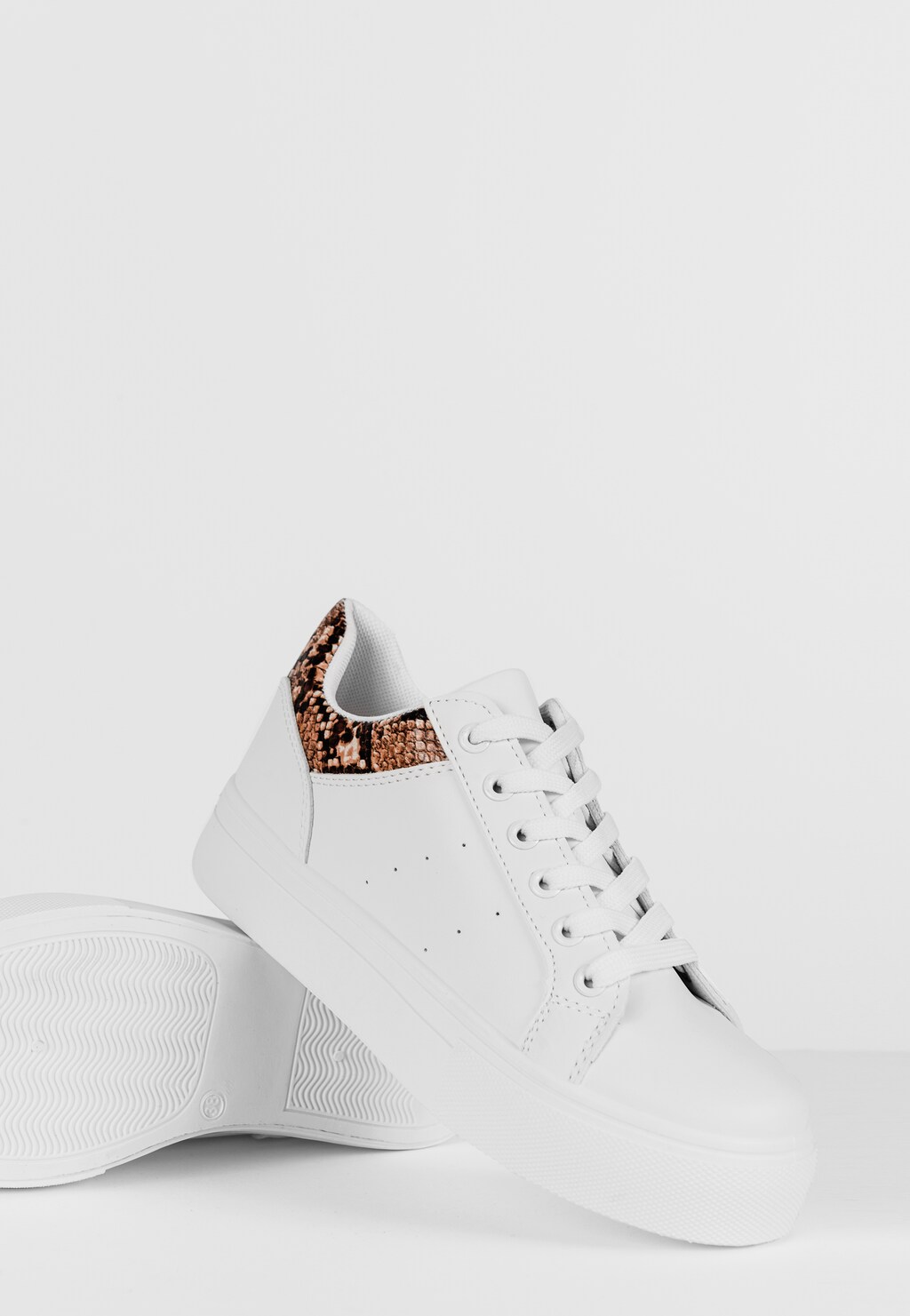 WJS białe sneakersy damskie ze wstawką ze zwierzęcym motywem WJS64074-59 Widok 4