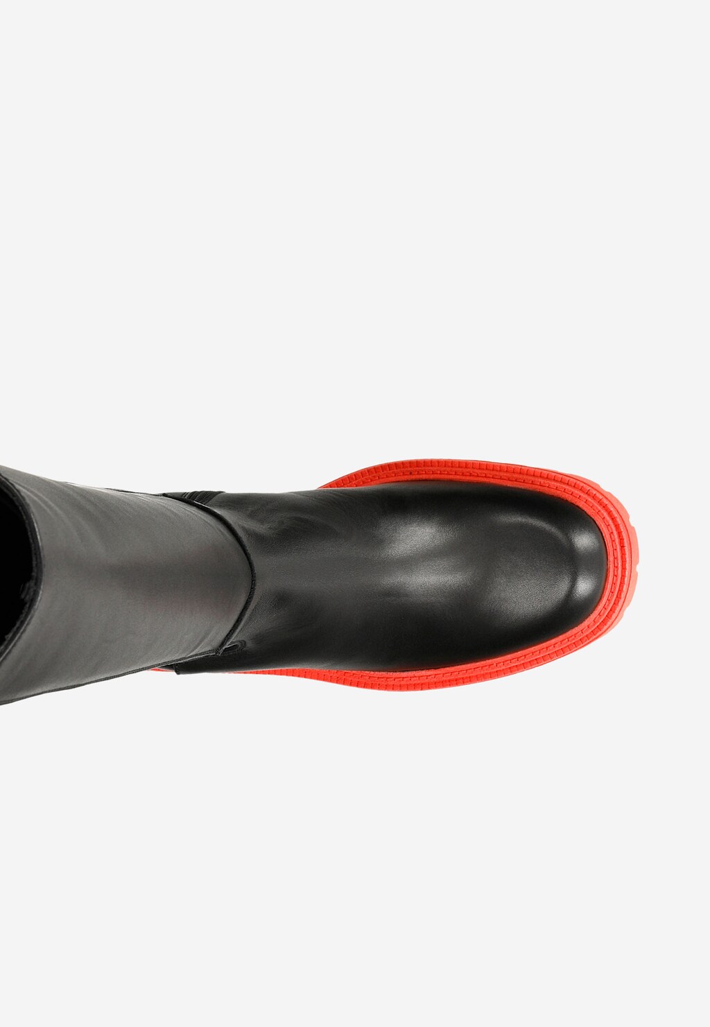 Czarne kozaki sztyblety Wojas model 71110-51 z charakterystyczną czerwoną podeszwą na obcasie, widok z góry ukazujący kontrastowe połączenie kolorów.