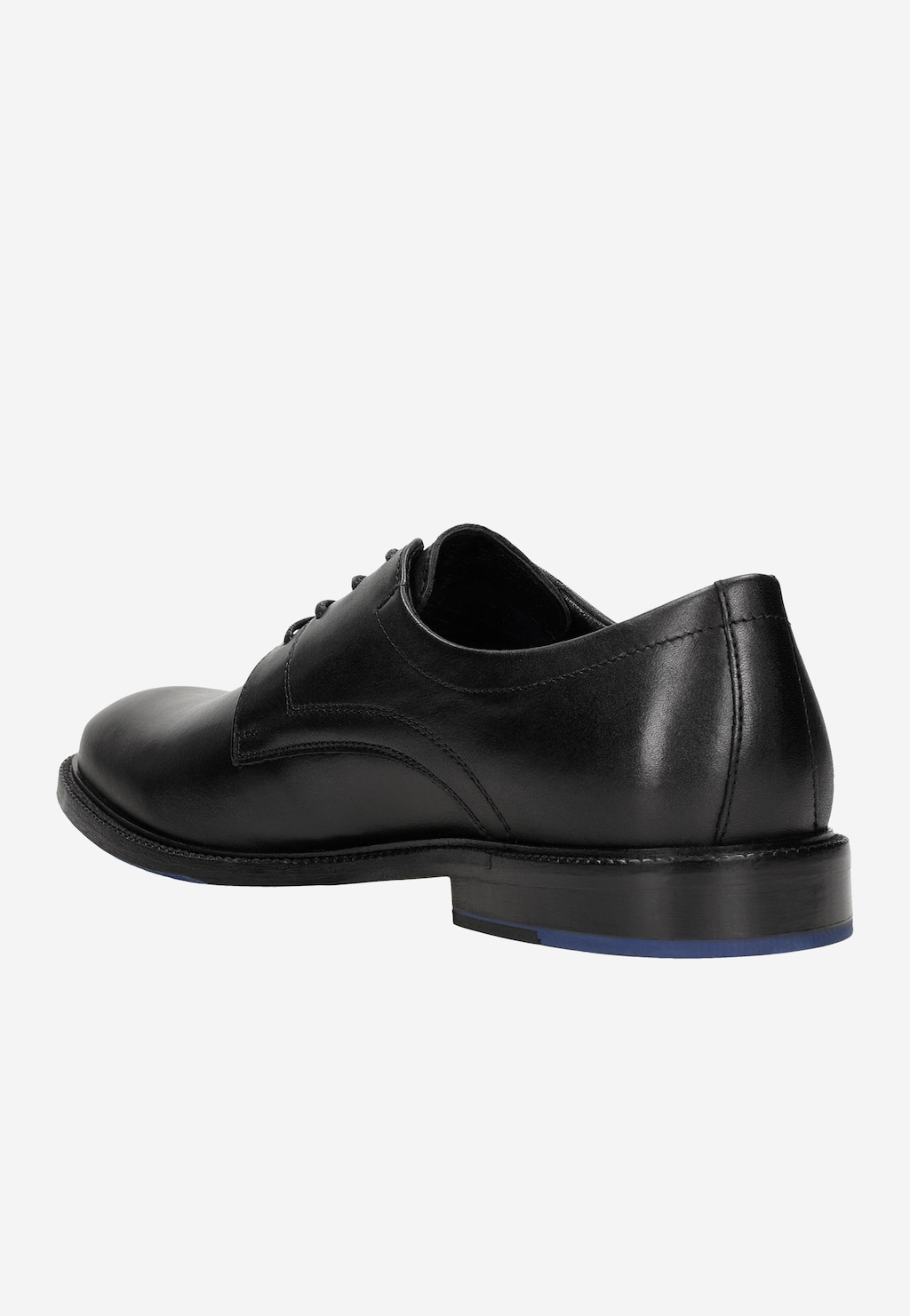 Czarne eleganckie półbuty męskie Wojas model 10133-51 z boku, wykonane ze skóry, sznurowane, z charakterystyczną niebieską podeszwą.