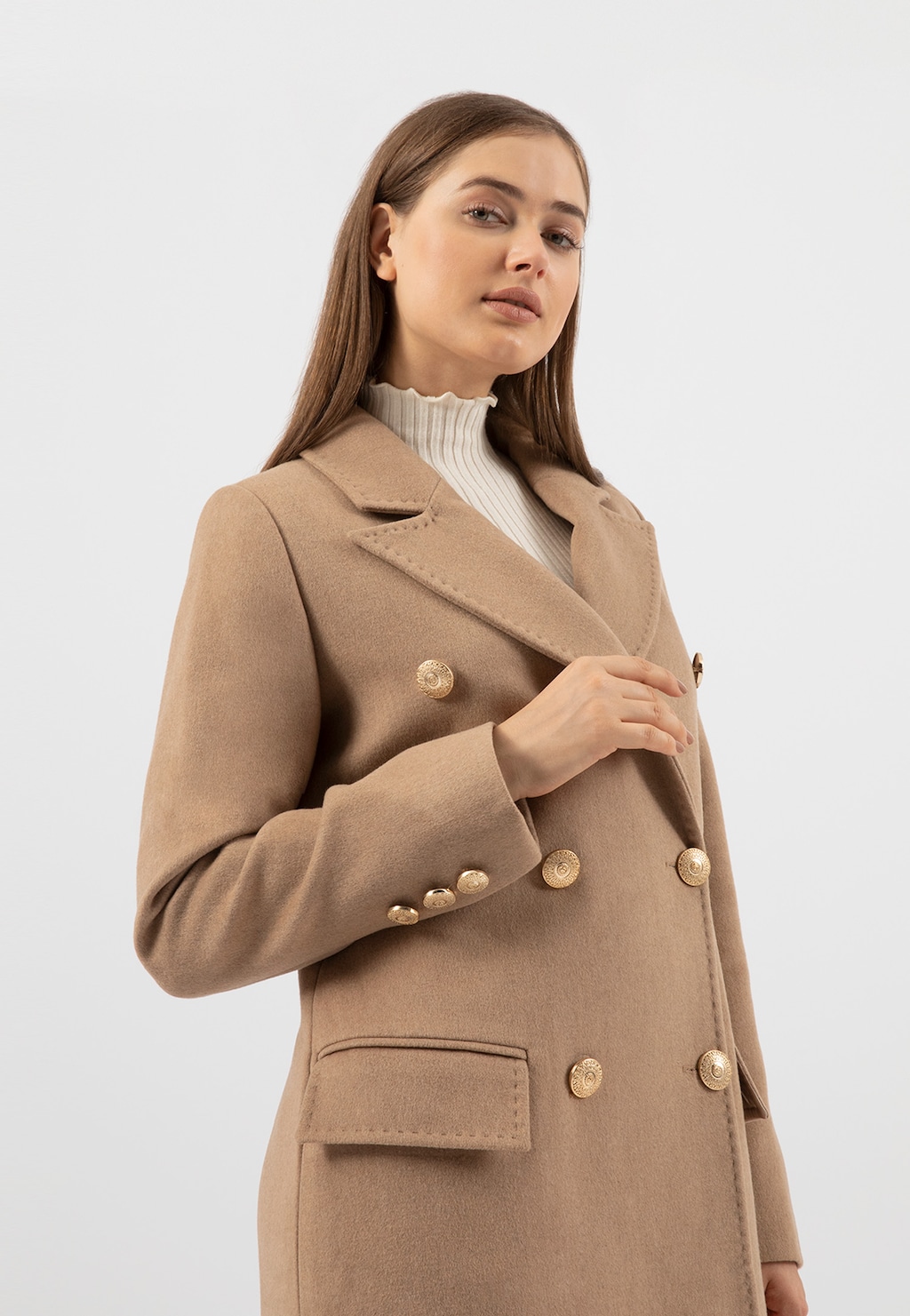 RELAKS elegancki beżowy płaszcz damski ze złotymi guzikami R99005-44 Widok 4