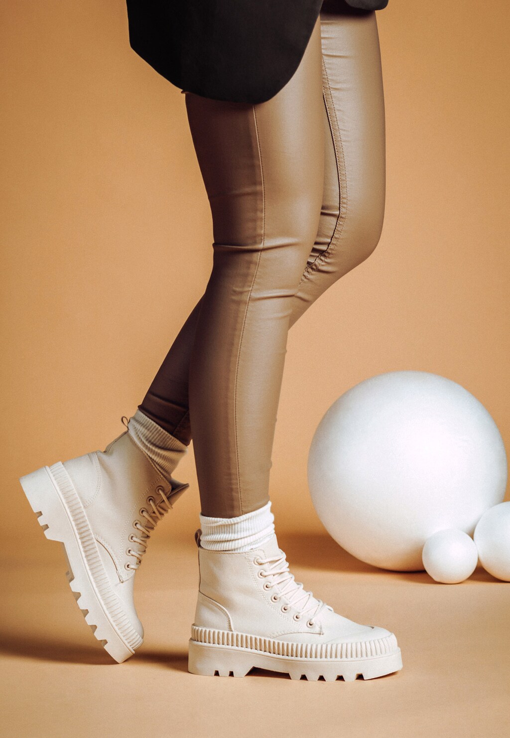 WJS ponadczasowe beżowe płaskie trzewiki damskie  WJS55047-14 Widok 1