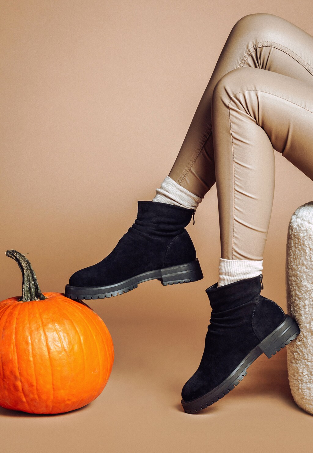 WJS czarne płaskie botki damskie z zamkiem z tyłu WJS46044-61 Widok 1