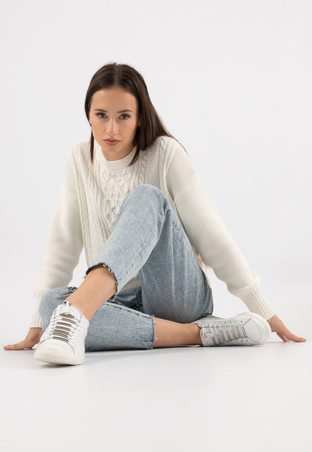 Moderné kožené dámske sneakersy v bielom prevedení 46064-59 Widok 7