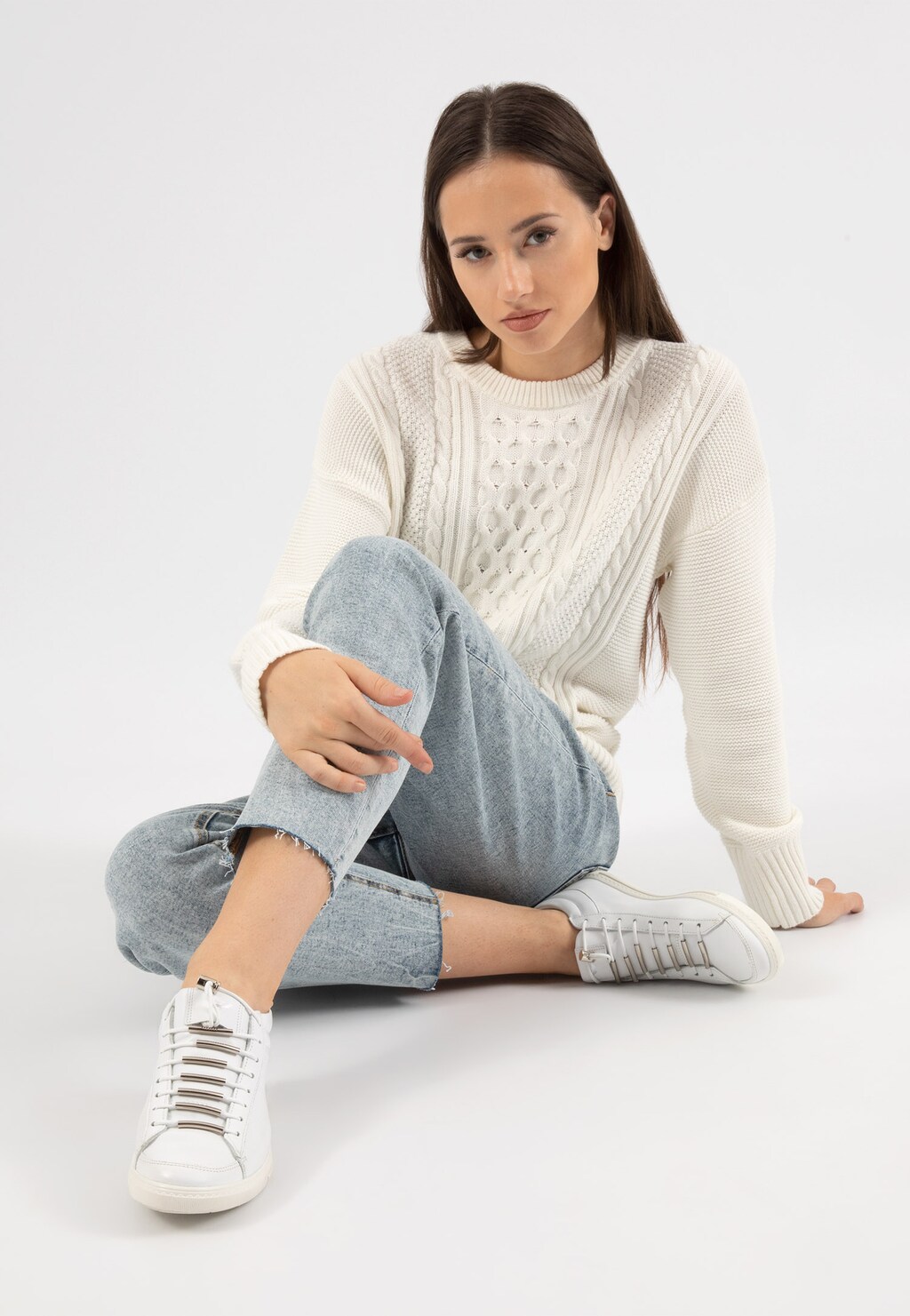 Moderné kožené dámske sneakersy v bielom prevedení 46064-59 Widok 1