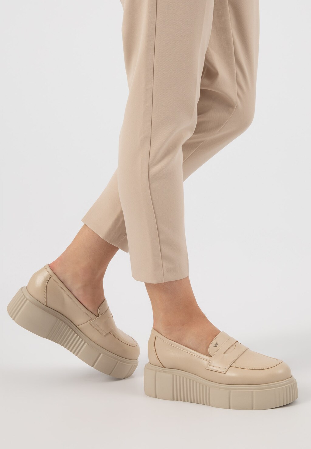 Beżowe mokasyny damskie na platformie 46125-54 Widok 8